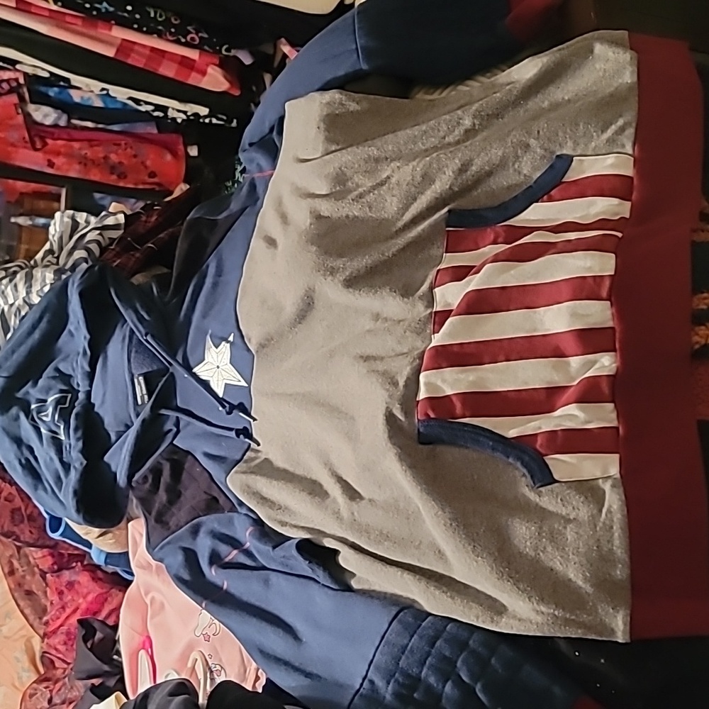 Her Universe plus sized 2 2xl Captain America Avengers Hoodie